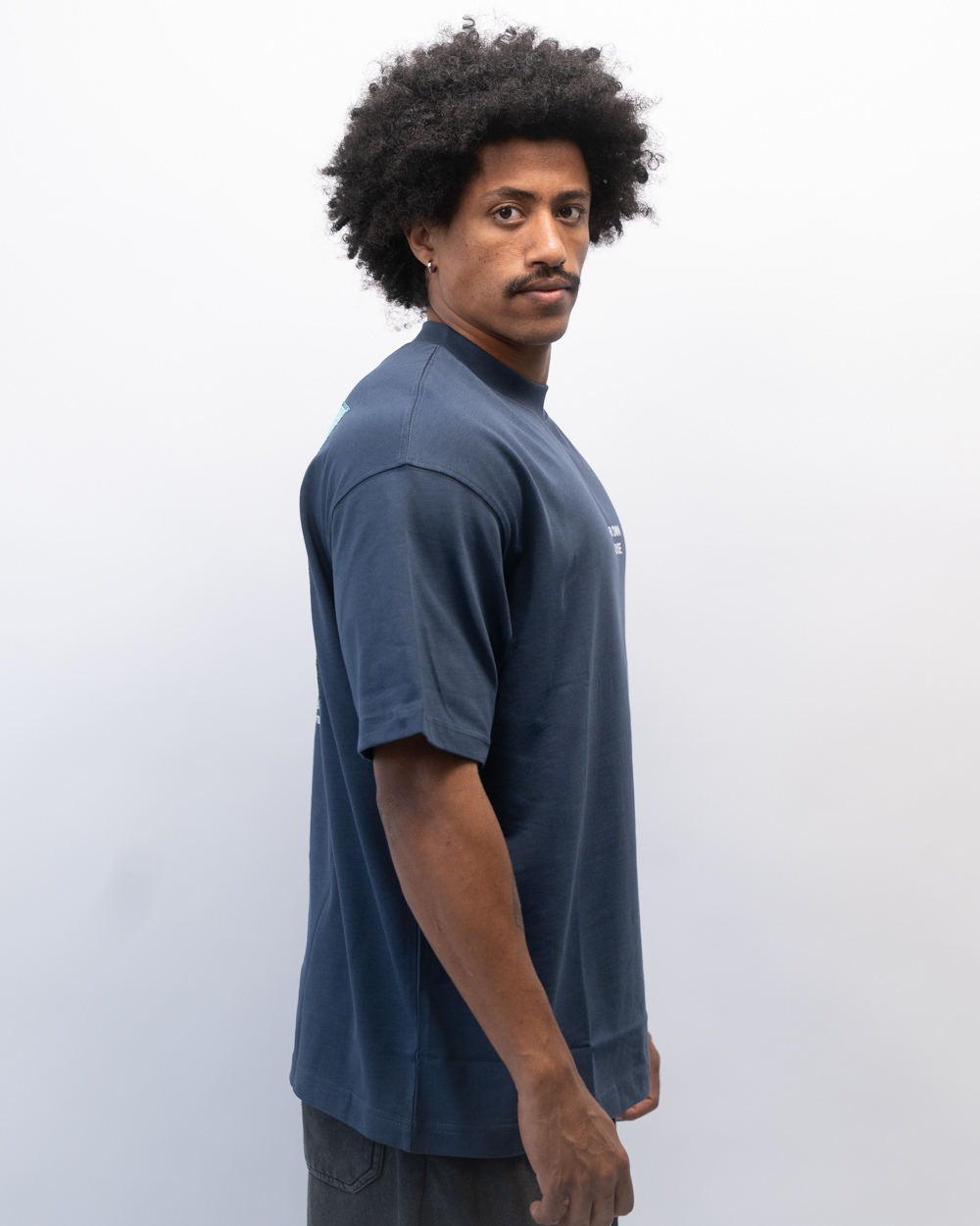 מיינסטרים אוברסייז