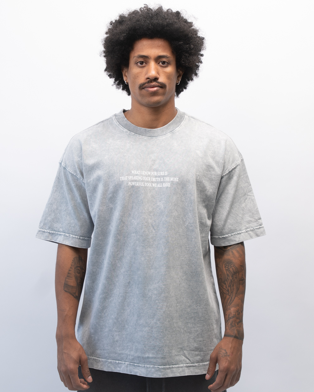 חולצת אוברסייז בסגנון שטיפה