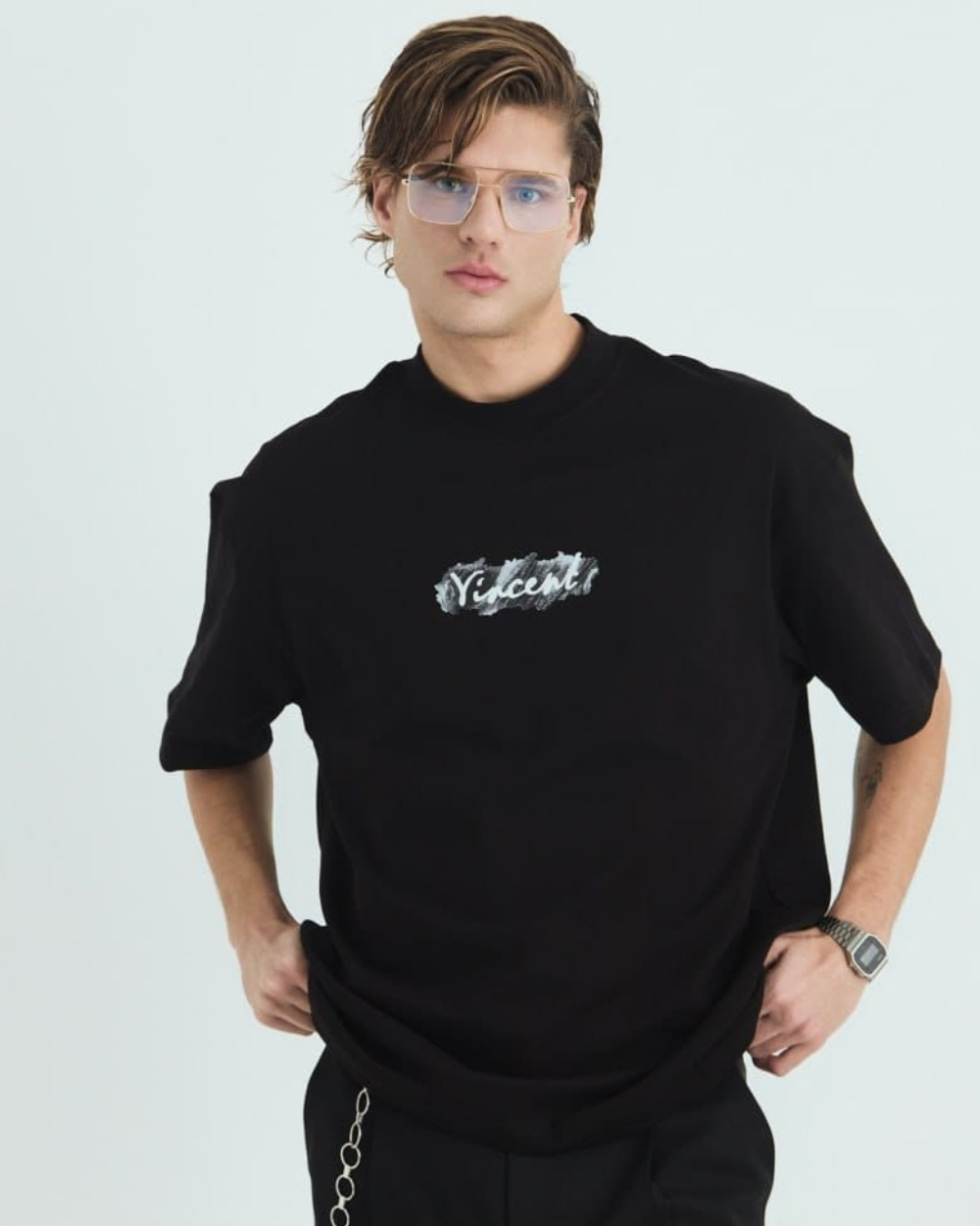 חולצת אוברסייז שחורה