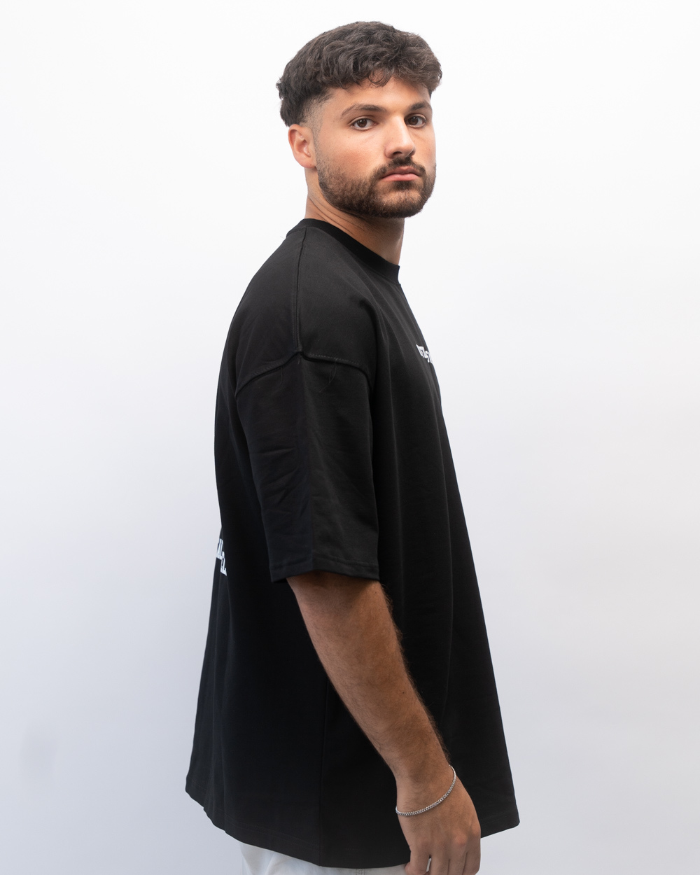 חולצה אוברסייז שחורה