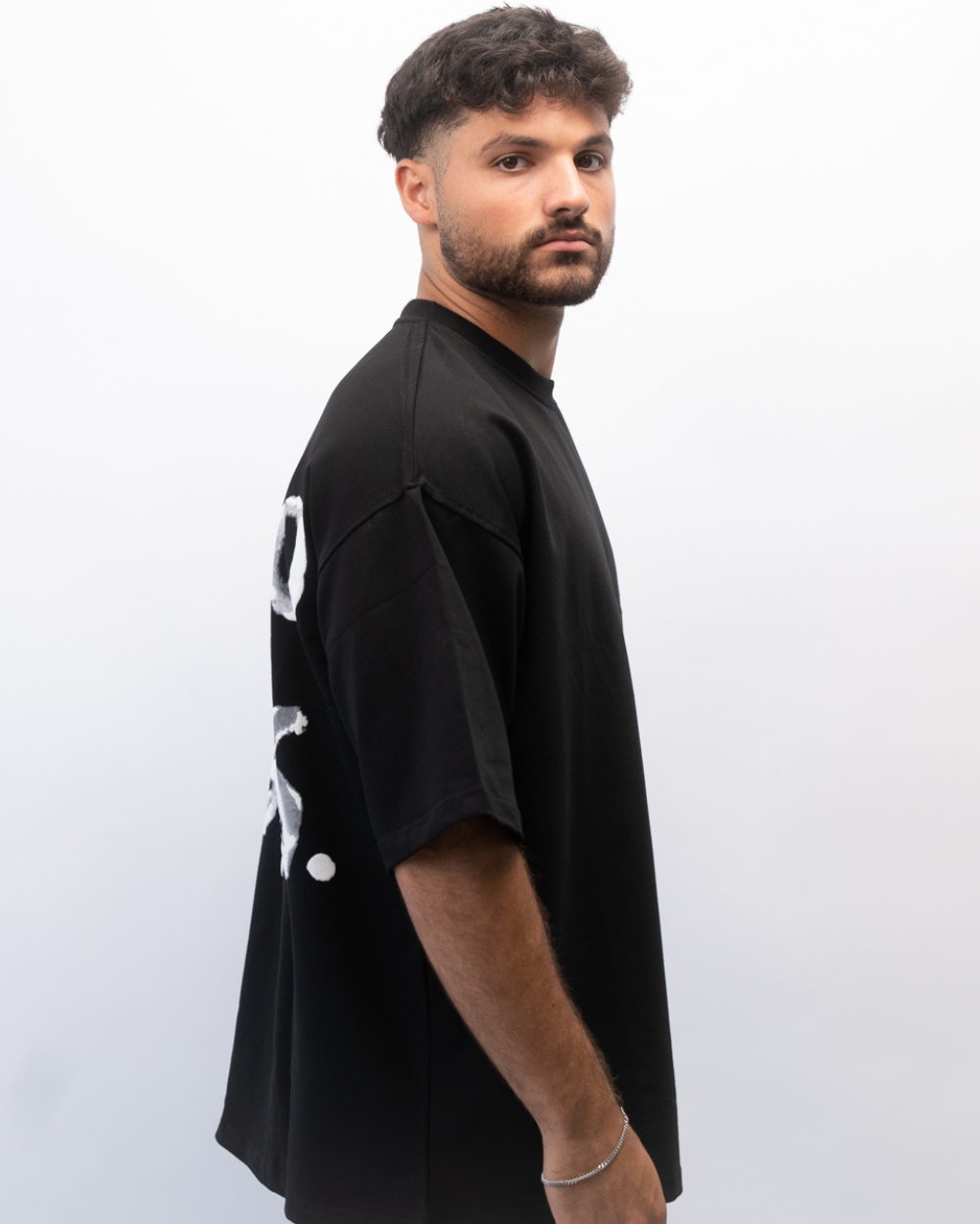 חולצה אוברסייז קצרה